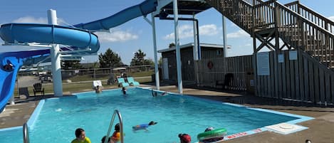 Piscine extérieure, piscine chauffée