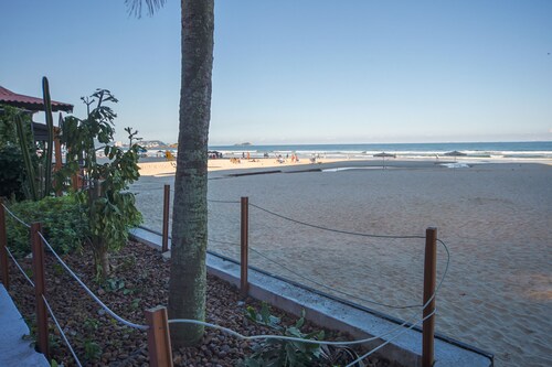 Apto pet Friendly c Churrasqueira a 100m da Praia