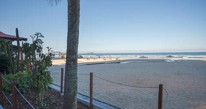 Apto pet Friendly c Churrasqueira a 100m da Praia