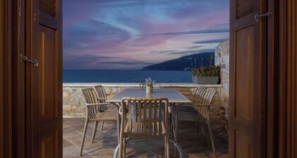 Aura Seafront Villa, Bill & John Peloponnese