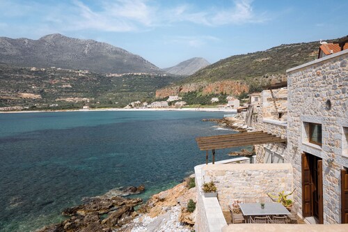 Aura Seafront Villa, Bill & John Peloponnese