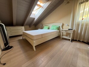 2 habitaciones, tabla de planchar con plancha, wifi y ropa de cama 