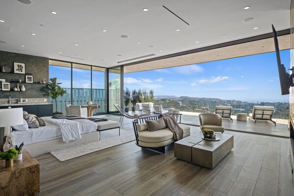 مكواة/لوح كي وواي فاي وملاءات أسرّة