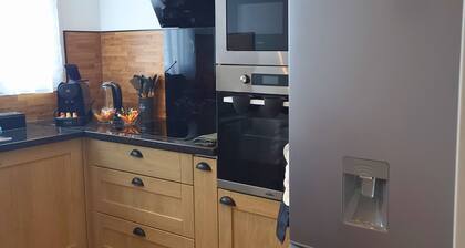  Evreux Central Lodge - Netflix - Wifi Fiber - Near train station & city center
