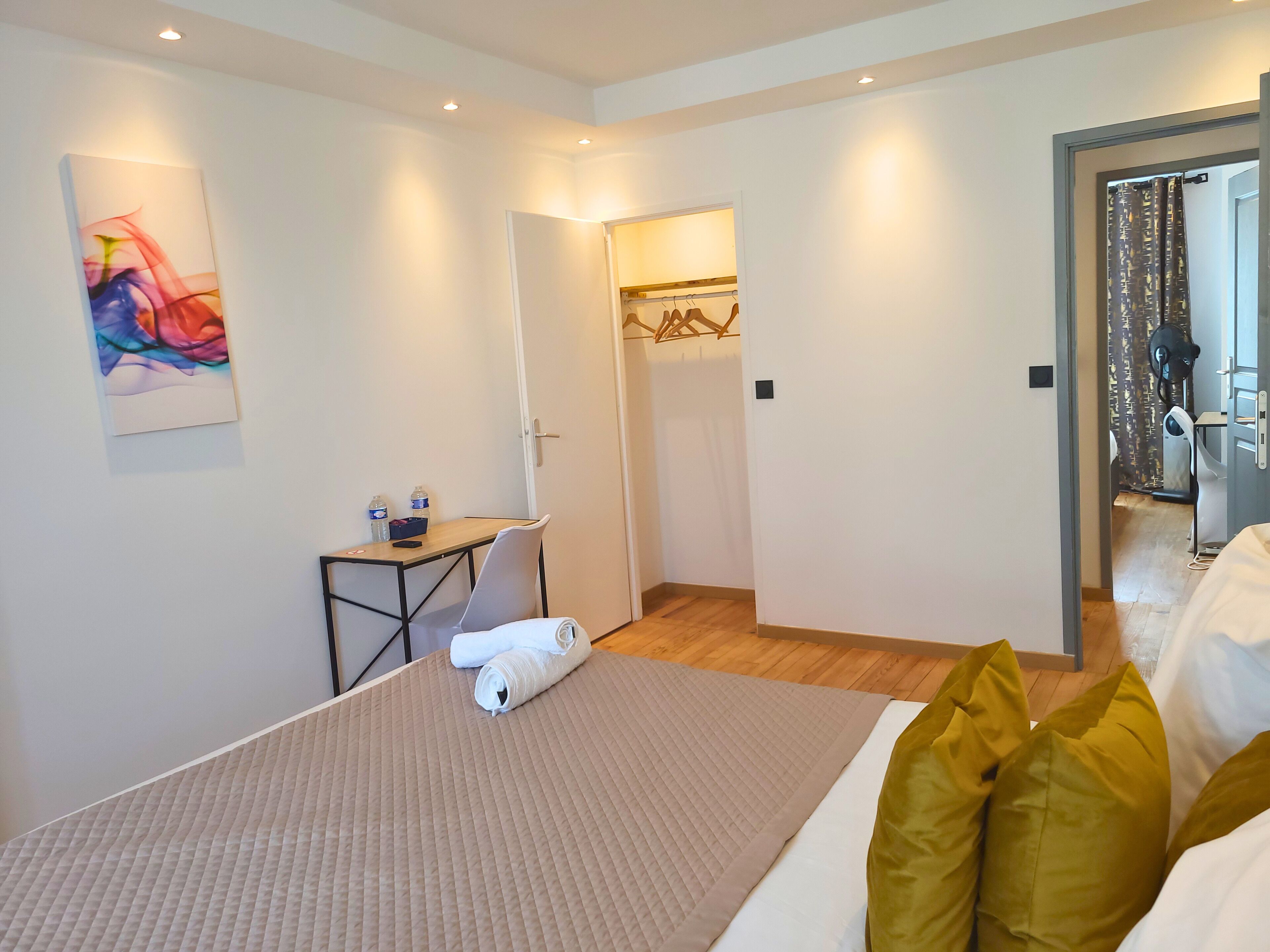 2 bedrooms, desk, iron/ironing board, free WiFi