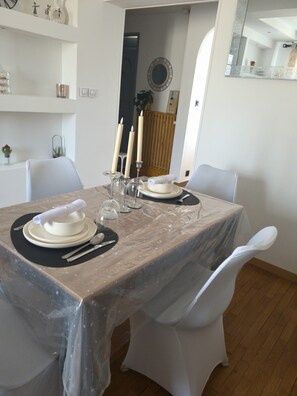 Dining - 🏡 Evreux Central Lodge - Netflix - Wifi Fiber - Near train station & city center (Évreux)