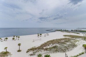 Beach nearby - Seaside Serenity in Biloxi (Biloxi)