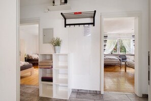 2 habitaciones, tabla de planchar con plancha, wifi y ropa de cama 