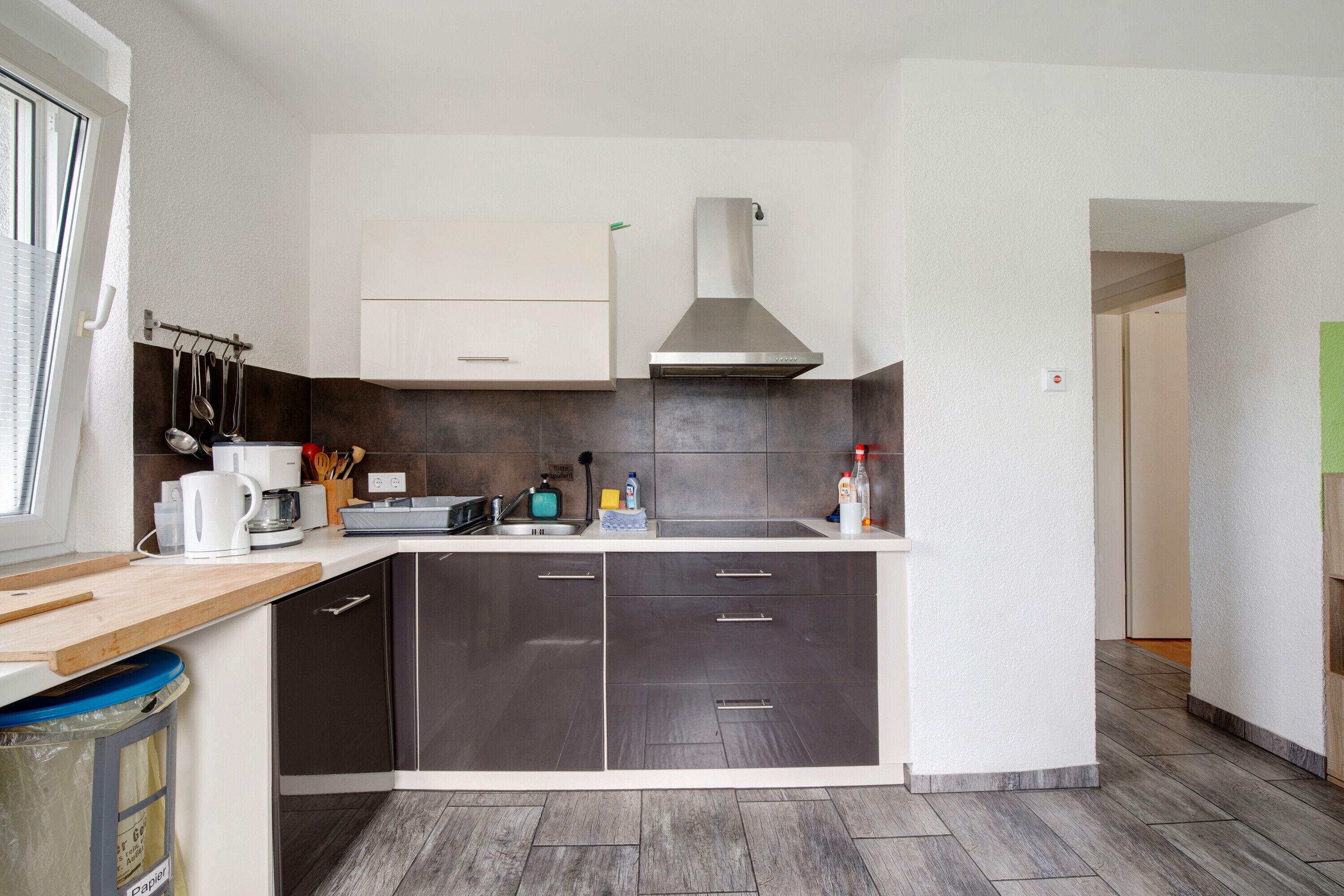 Kühlschrank, Mikrowelle, Ofen, Geschirrspüler