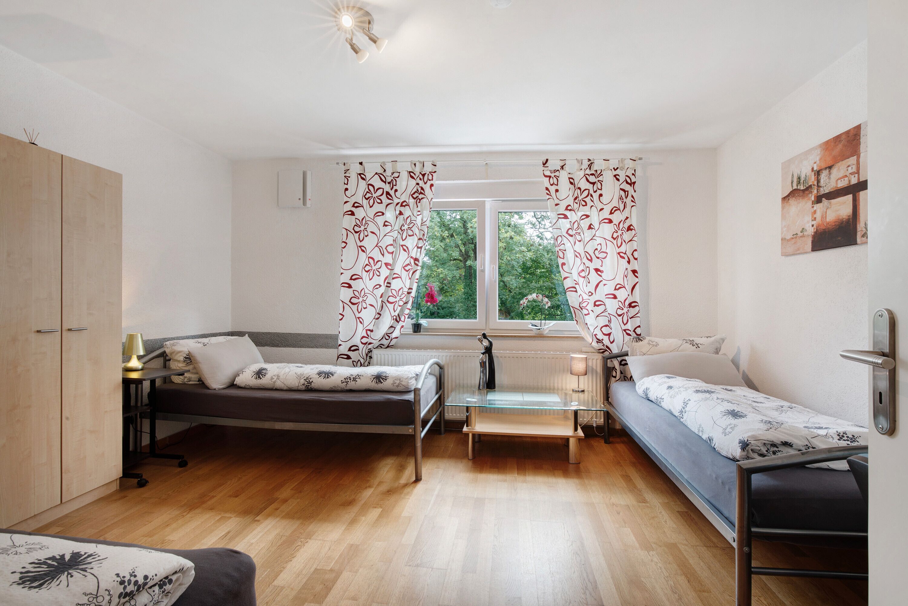 2 chambres, fer et planche à repasser, Wi-Fi, draps fournis