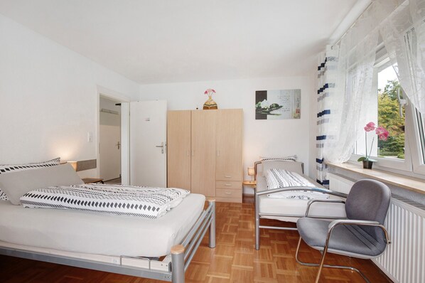 2 bedrooms, iron/ironing board, WiFi, bed sheets