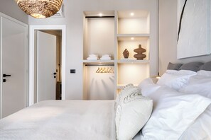 4 quartos, ferros/tábuas de passar roupa, berço de viagem