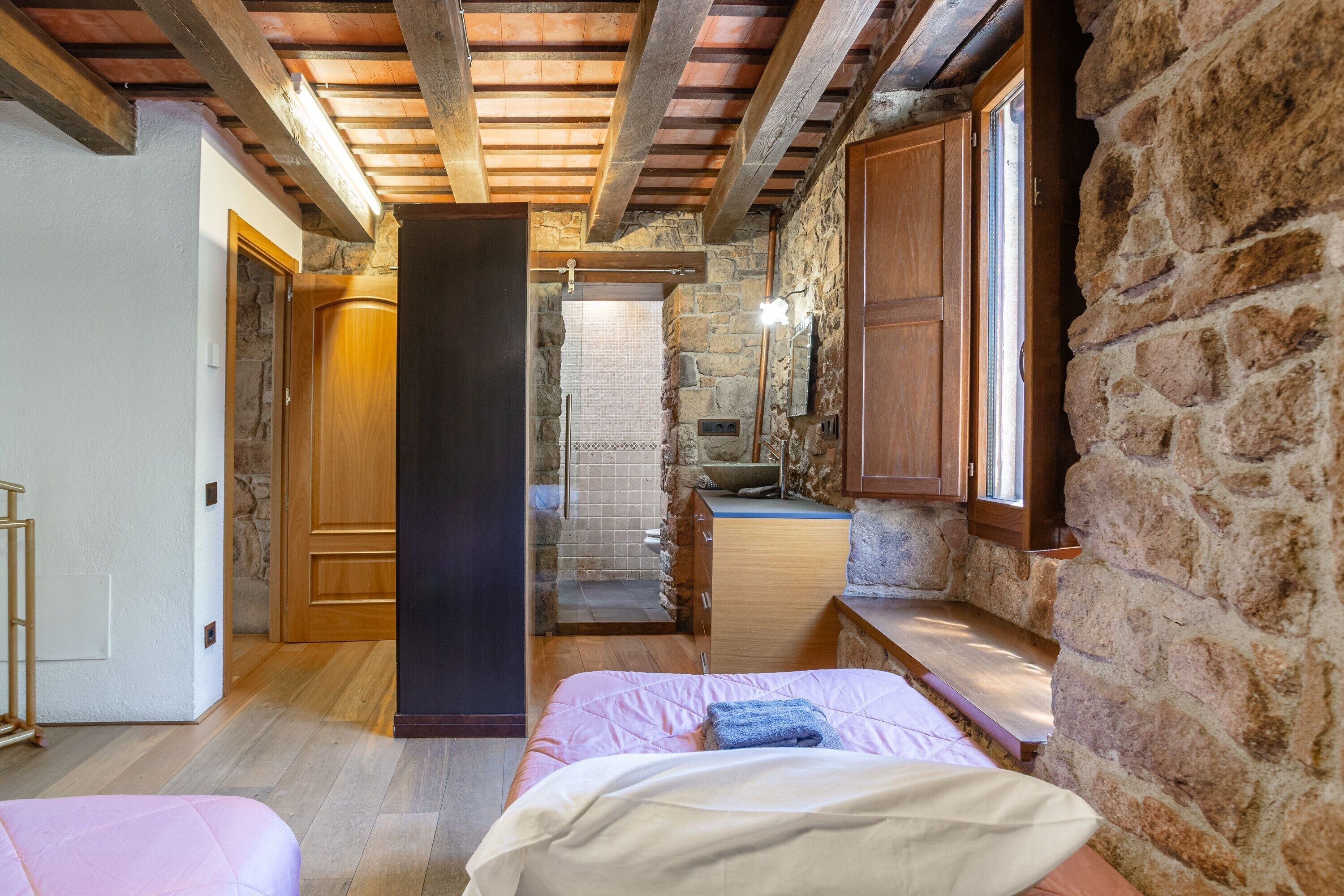 6 Schlafzimmer, Schreibtisch, Bügeleisen/Bügelbrett, WLAN