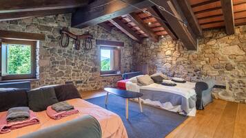 6 chambres, bureau, fer et planche à repasser, Wi-Fi