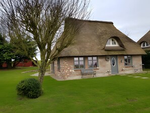 Exterior - Holiday Home 'Schäferhaus' with Private Terrace, Shared Garden and Wi-Fi (Hemme)