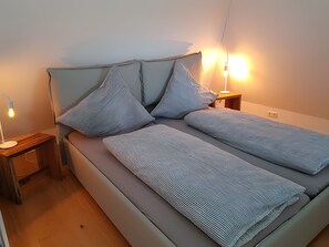 3 bedrooms, WiFi, bed sheets - Holiday Home 'Schäferhaus' with Private Terrace, Shared Garden and Wi-Fi (Hemme)