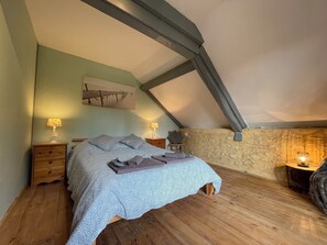 2 bedrooms, WiFi, bed sheets