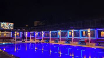 Seasonal outdoor pool