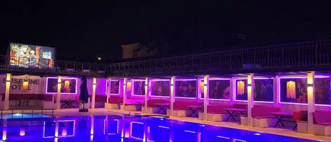 Außenpool (je nach Saison geöffnet)