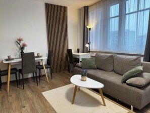 TV - Smarty Choice Flat with Deluxe Kitchen (Hlavní město Praha)