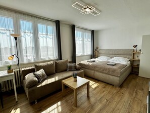 1 habitación, tabla de planchar con plancha, wifi gratis y ropa de cama