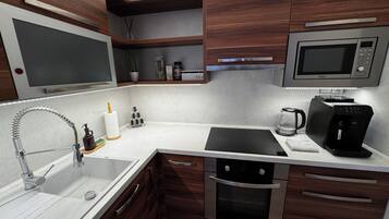 Microondas, horno y lavavajillas