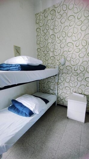 Iron/ironing board, free WiFi - Hostel Castello Maggiore (Rome)