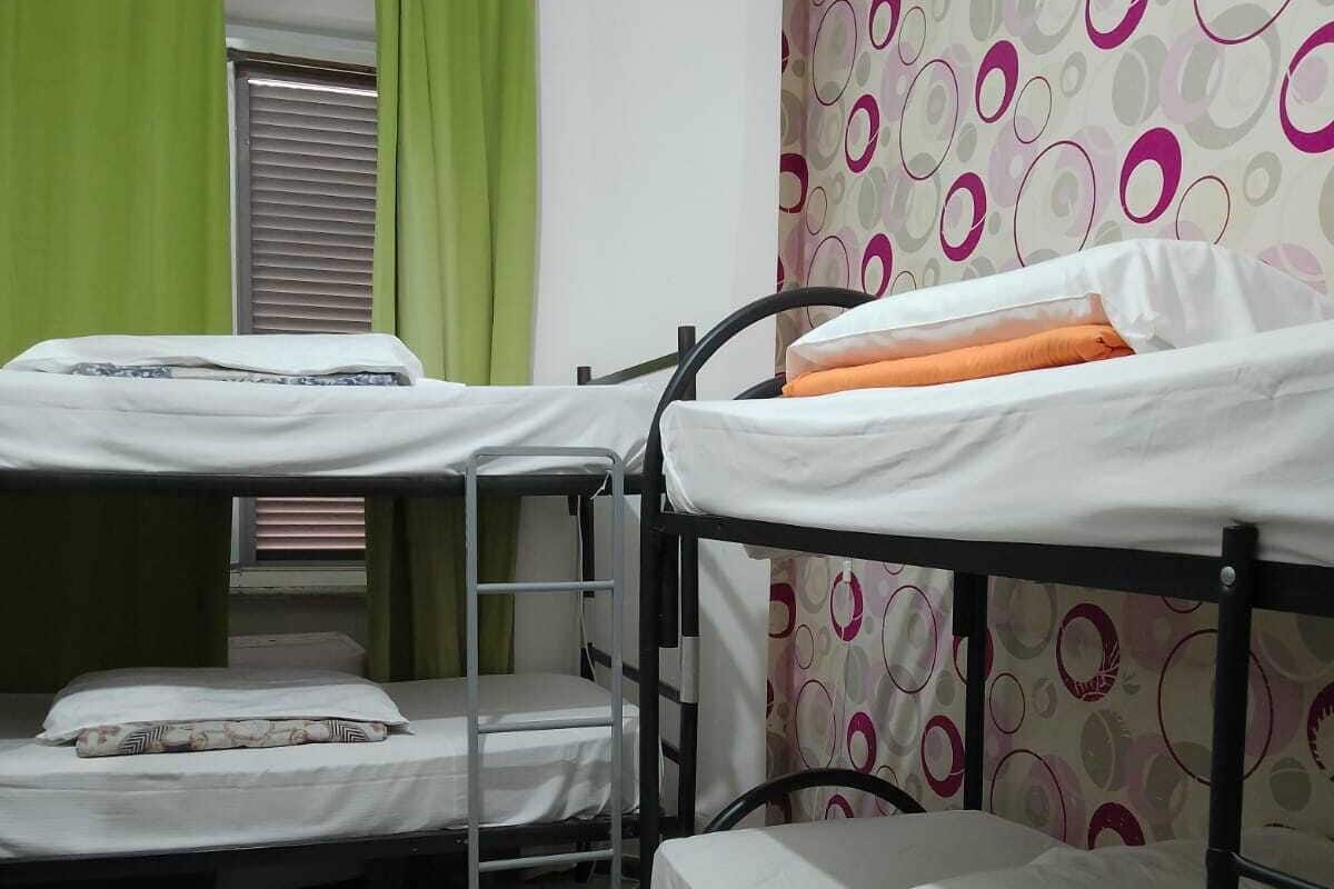 Mixed Dorm Room with 6 Beds