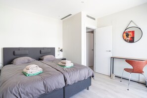 5 bedrooms, iron/ironing board, WiFi, bed sheets - Holiday Home '5 Minutes From The Beach' with Sea View, Wi-Fi and Air Conditioning (Fuengirola)