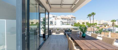 屋外ダイニングエリア