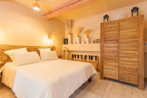 1 bedroom, iron/ironing board, WiFi, bed sheets - Apartment 'Sublime Centre D’aix' with Shared Terrace, Wi-Fi and Air Conditioning (Aix-en-Provence)