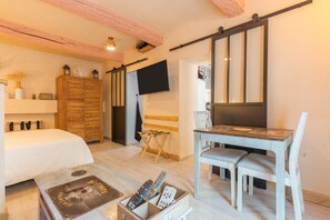 1 chambre, fer et planche à repasser, Wi-Fi, draps fournis