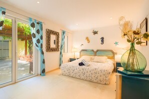 4 bedrooms, in-room safe, desk, iron/ironing board