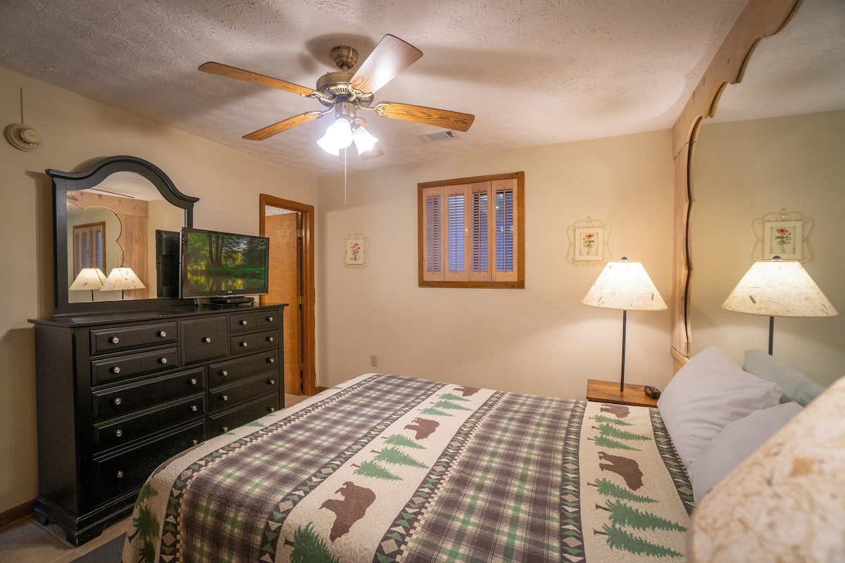 Room, River View
