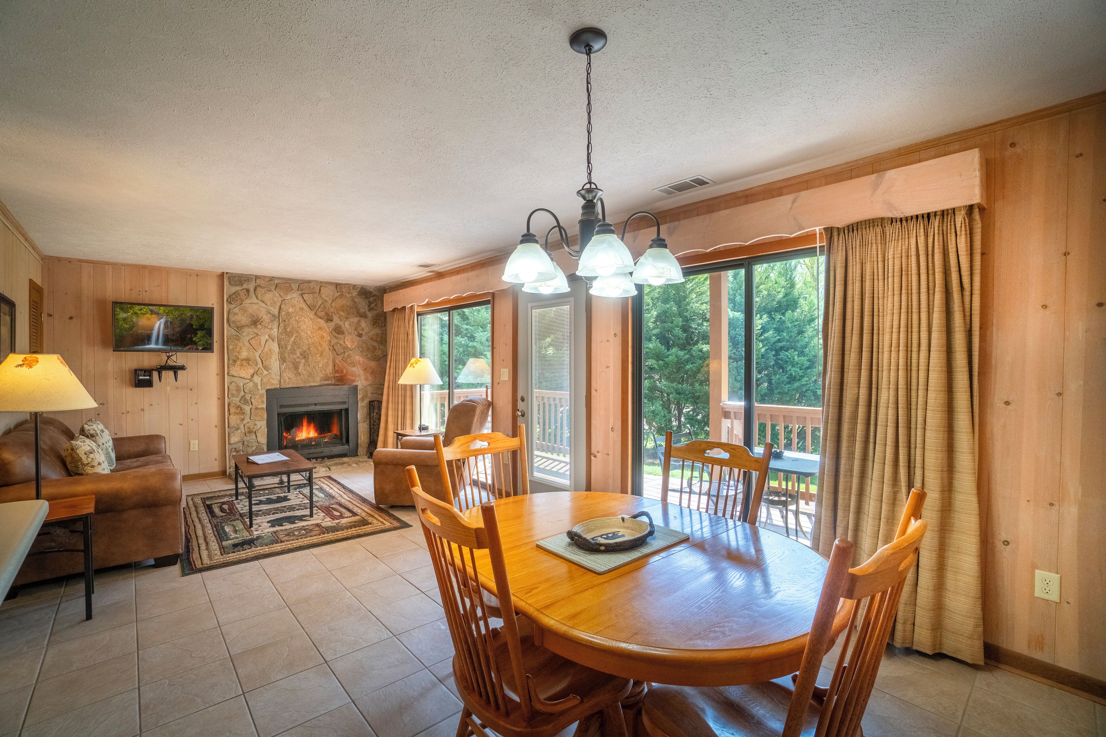 Room, River View | Living area