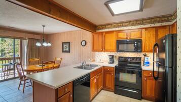 Kamar, pemandangan sungai | Dapur pribadi