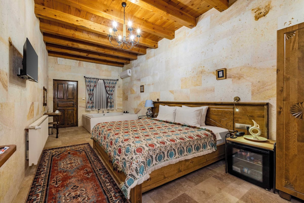 Comfort Room | Premium bedding, in-room safe, individually decorated