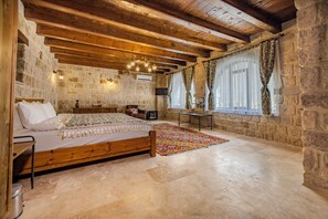 Royal Room, Hot Tub | Premium bedding, in-room safe, individually decorated