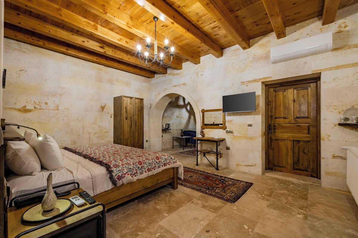 Family Room | Premium bedding, in-room safe, individually decorated