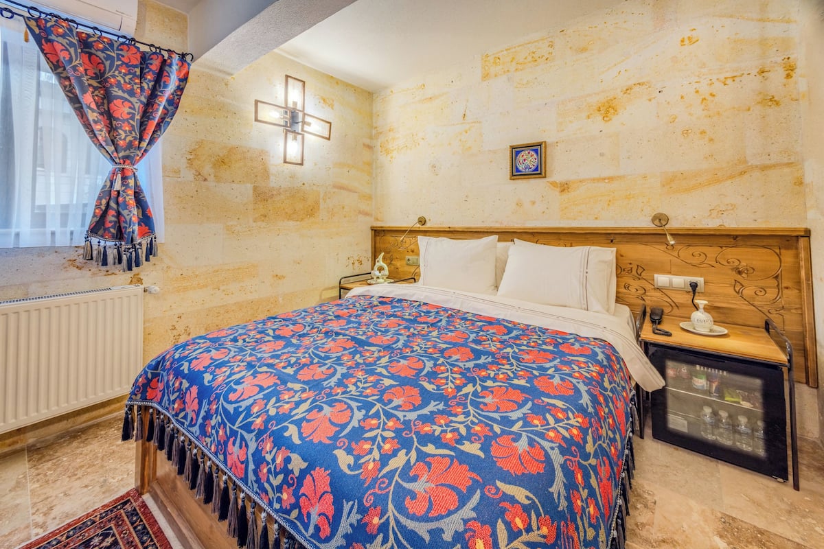 Deluxe Double Room, 1 Queen Bed | Premium bedding, in-room safe, individually decorated