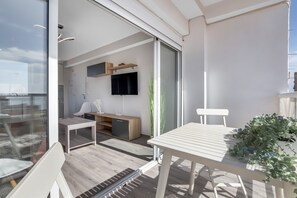 Apartamento | Restaurante al aire libre