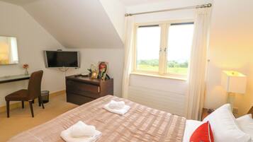 3 bedrooms, individually decorated, individually furnished, free WiFi