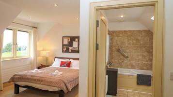 3 habitaciones, decoración personalizada y muebles diferentes