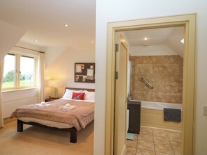 3 bedrooms, individually decorated, individually furnished, free WiFi - 25 Ring of Kerry Golf Club Cottages (Greenane)