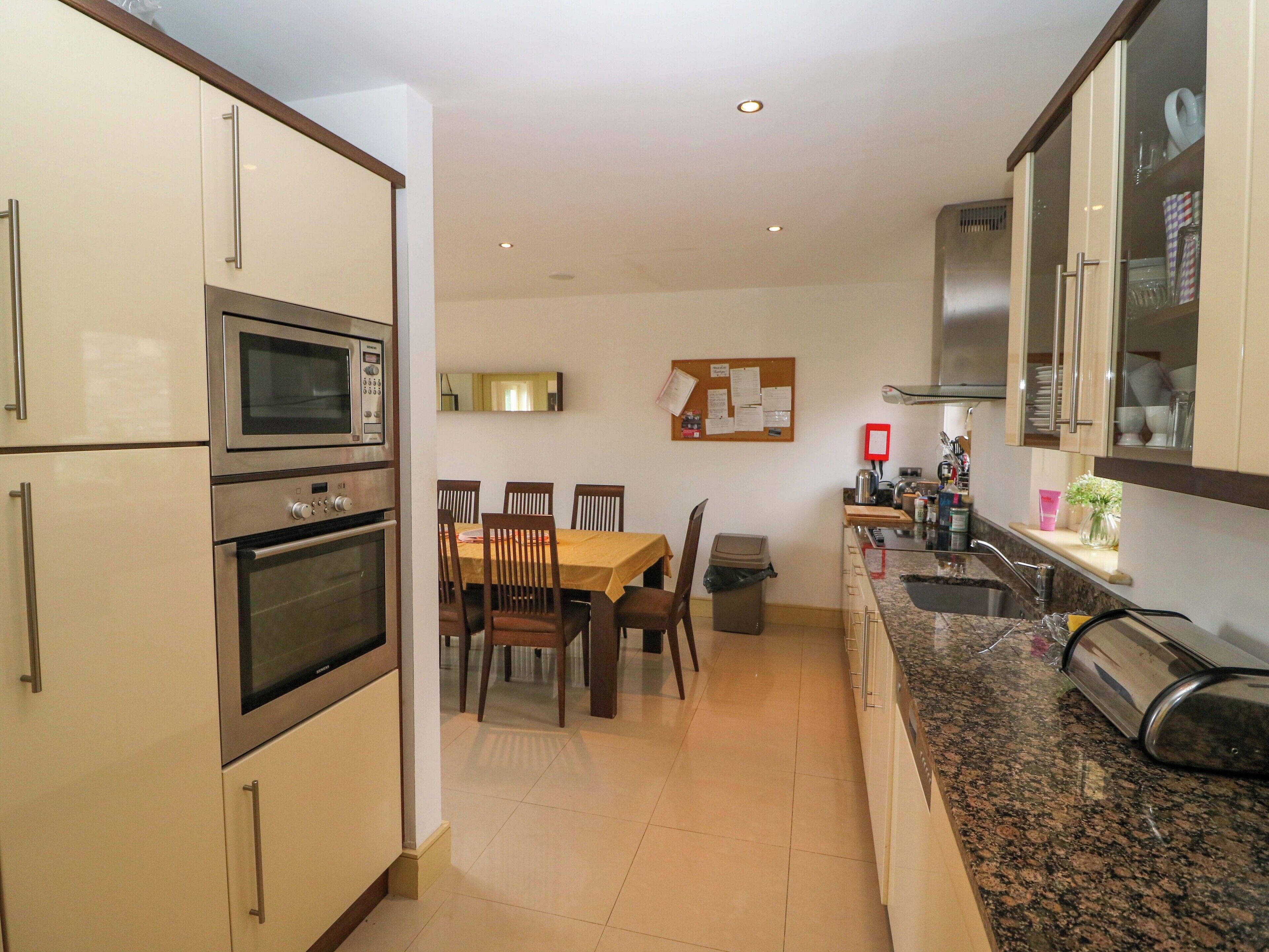 Dishwasher, cookware/dishes/utensils