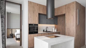 Refrigerador, microondas, horno, placa de cocina