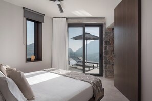 2 bedrooms, desk, iron/ironing board, travel crib