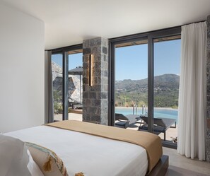 6 Schlafzimmer, Schreibtisch, Bügeleisen/Bügelbrett, Reisekinderbett