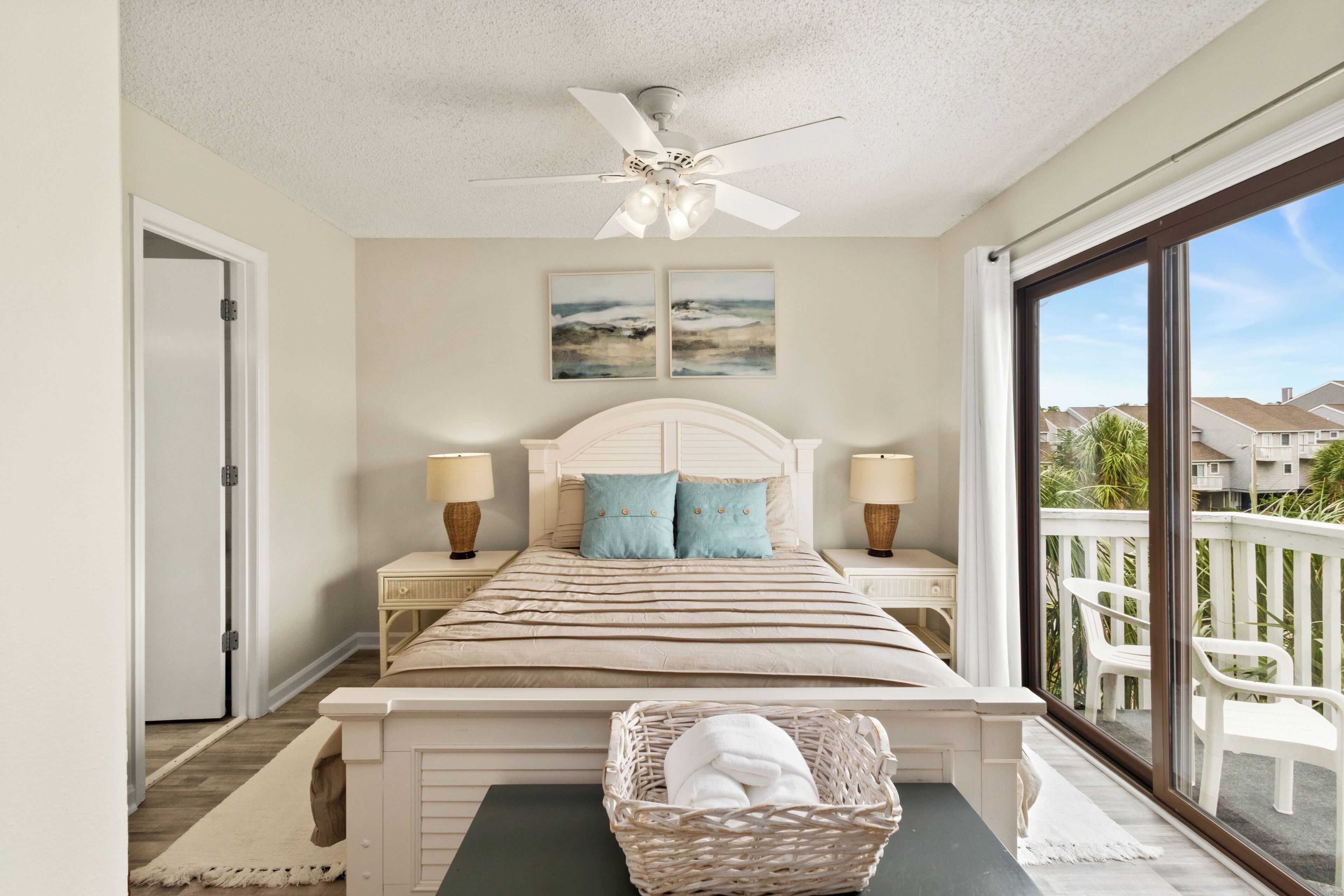 3 bedrooms, iron/ironing board, WiFi, bed sheets