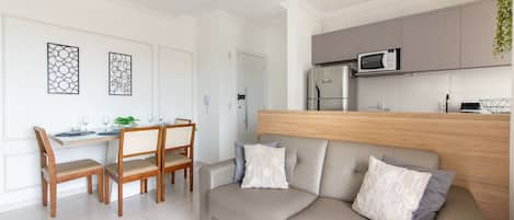 Basic-Apartment | Wohnbereich | Flachbildfernseher